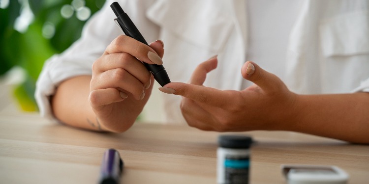 Mengenal Diabetes Mellitus: Penyebab, Gejala, dan Cara Mengatasinya